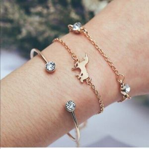 ✨NEW ✨Cute Fashion Bracelet Set🎠